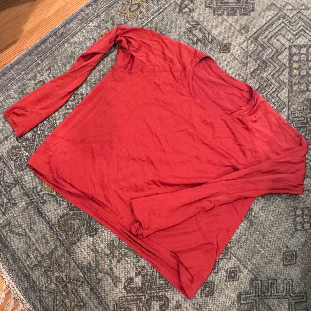 Swiftly Tech Long-Sleeve Shirt 2.0
Waist Length